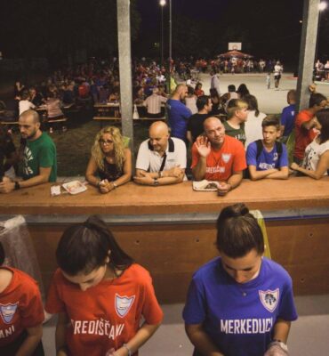 38043153_2195283600746835_2672436562624512000_n