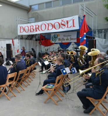 b4c0fee3-52b0-42c6-8961-54cf51229044